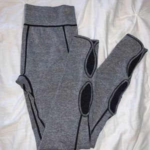 Comfy Cutout Gray Leggings (M)